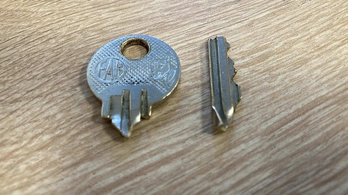 Broken car key extraction - extractor tool removing snapped key